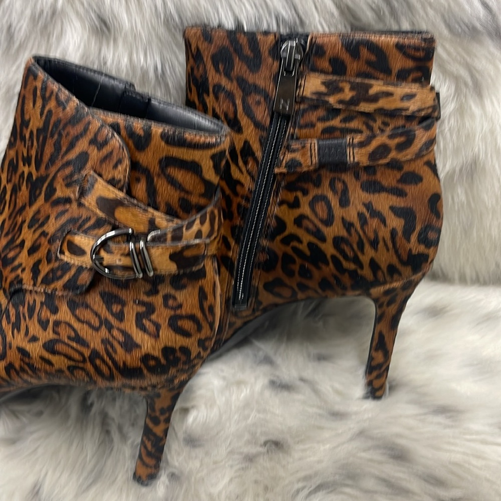 Naturalizer Women's Leopard Print Ankle Heeled Booties (SZ 9) NWOB - Picture 4 of 12